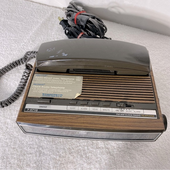 General Electric Combination FM/AM Clock Radio Telephone 7-4710 - Picture 3 of 17